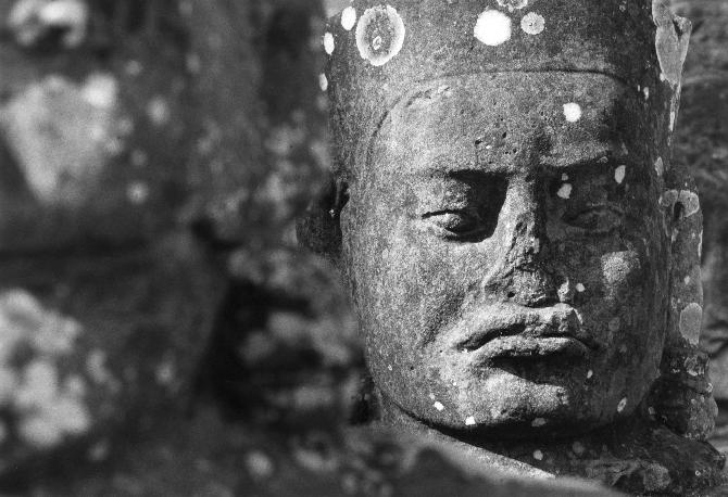 Deva, South Gate of Angkor Thom, 26,8 x 18,2 cm