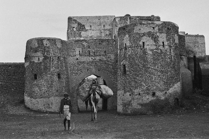 At the city gate of Zabid, 1972
